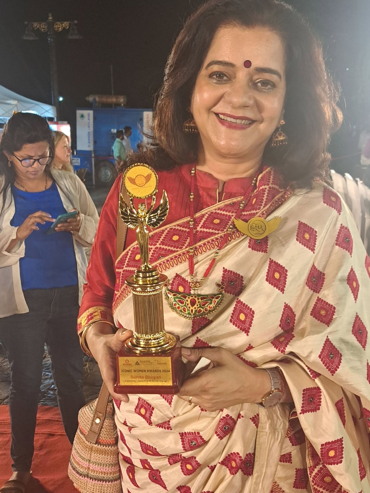 Iconic Women’s award at Gateway of India Mumbai by Zhep Udyogininchi